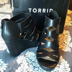Torrid Black Caged Wedge (wide width) Sz 11